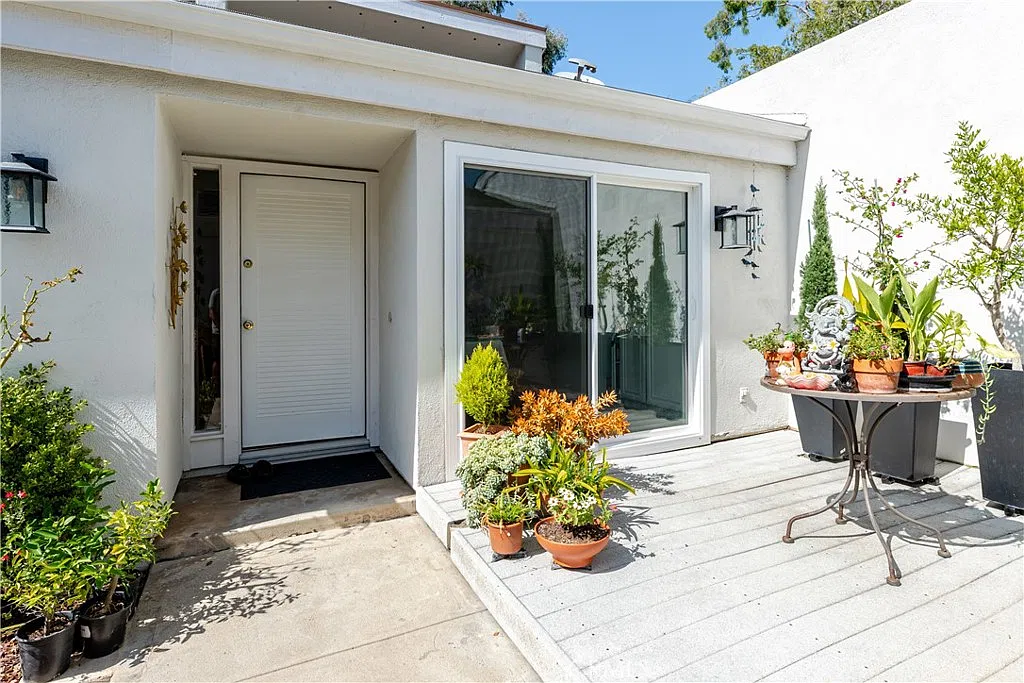 2 bed, 1230 sqft, $4,750 — Photo 2