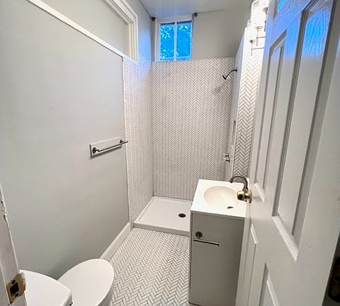 3rd image of 122 W 36th St #10935795