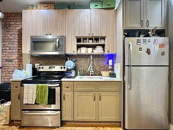 4th image of 909 Saint Marks Ave APT 1B