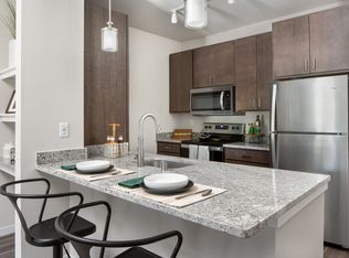 8600 N Deerwood Dr #113, Milwaukee, WI 53209