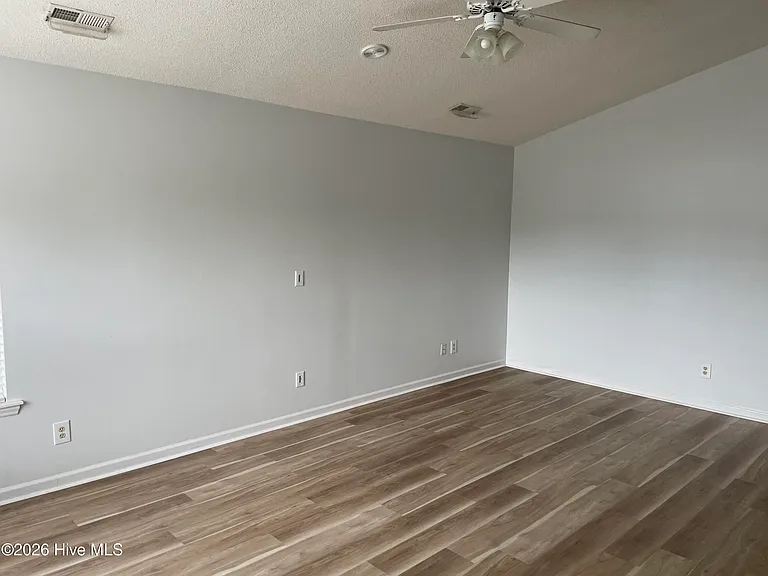 480 Saltaire Dr SW — Photo 5