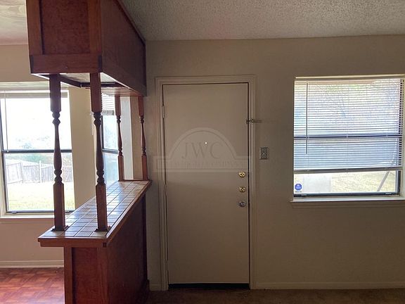 4th image of 932 Dryden Ave