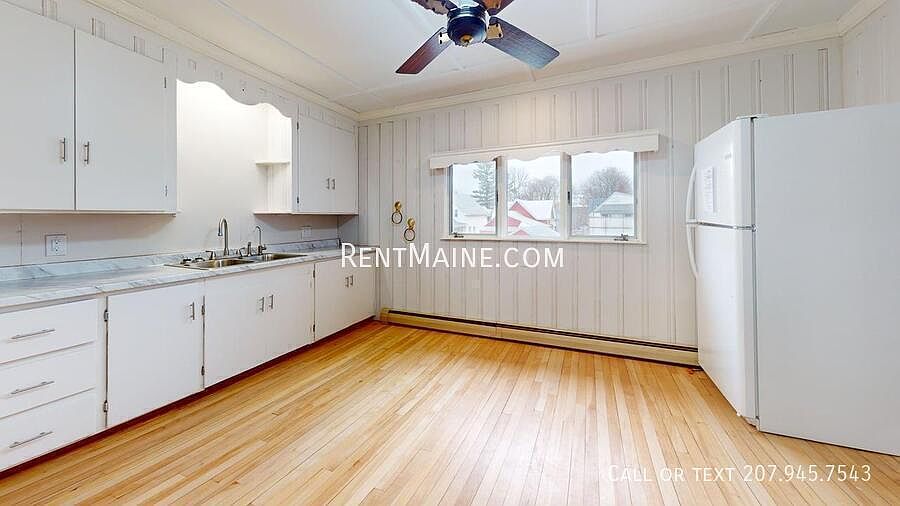 1st image of 5 Grove St APT 2