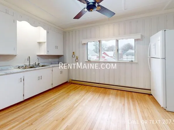 5 Grove St APT 2, Waterville, ME 04901