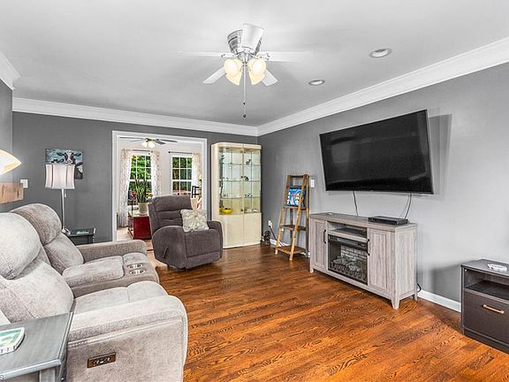 5th image of 185 Spring Lake Ct