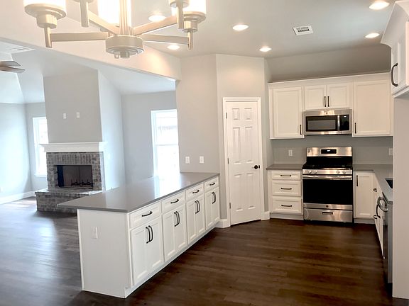 Custom Cabinets & Appliances