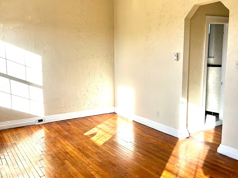 2722 Vine St #7 — Photo 6
