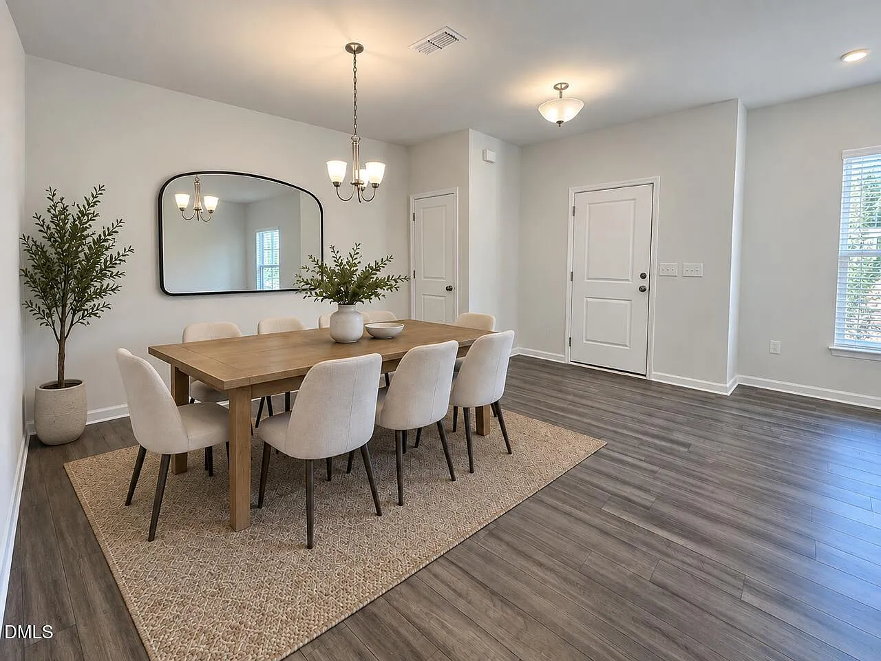 3 bed, 2.5 bath, 1938 sqft, $2,100 — Photo 4
