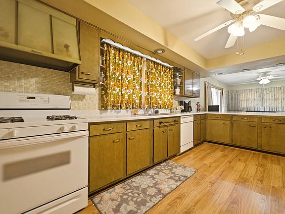 4th image of 485 Boyd Cir