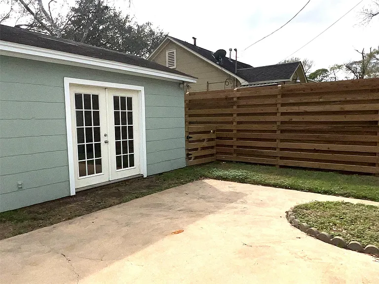 801 Avenue F — Photo 16