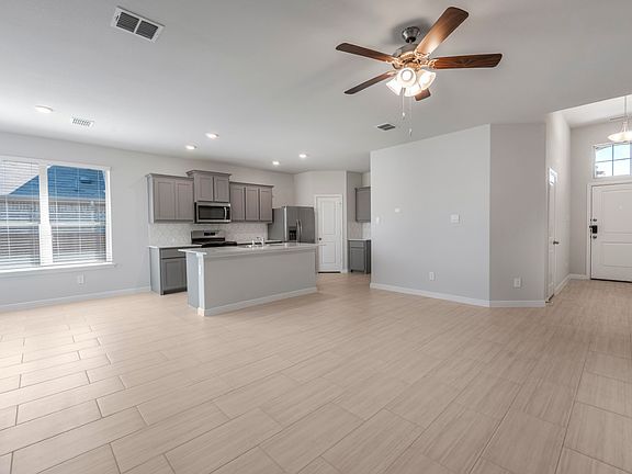 3rd image of 767 Basin Ct