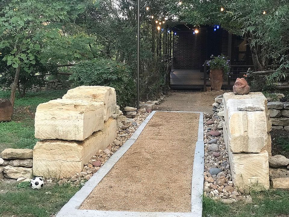 2nd image of 250 Shady Oaks Trl