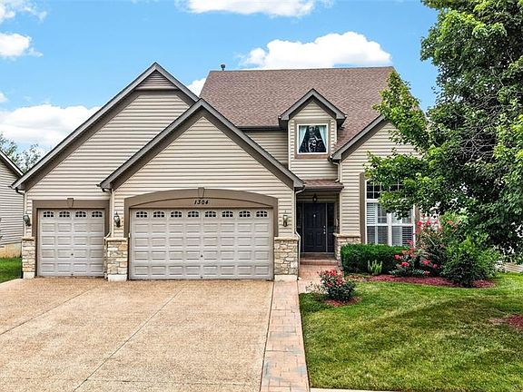 3rd image of 1304 Forest Way