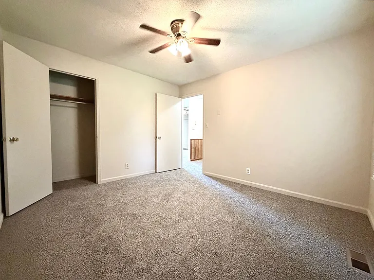 Bancroft Circle Apartments — Photo 37