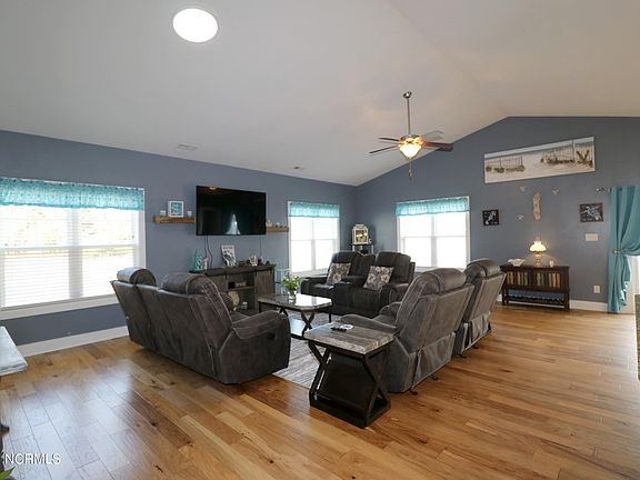 3rd image of 195 Garland Shores Dr