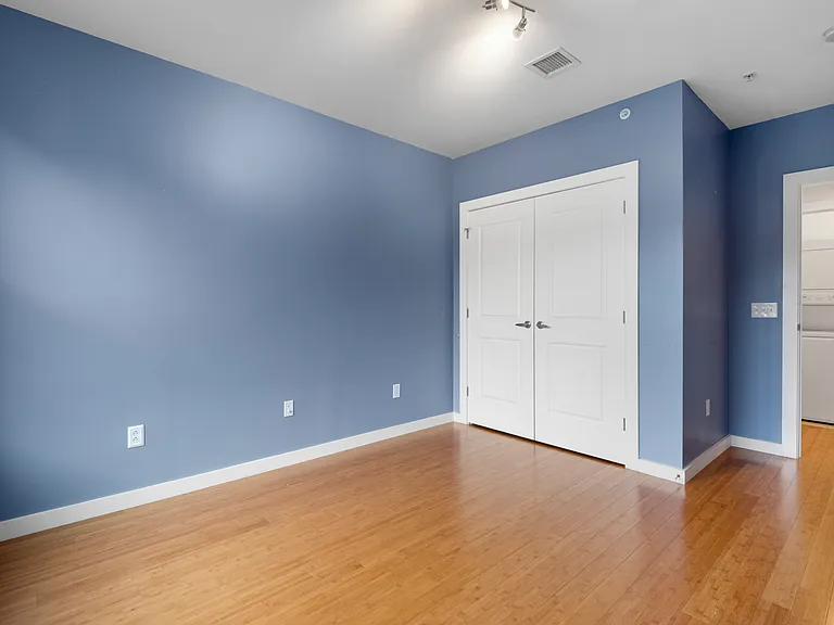 1325 Adams St #402 — Photo 3
