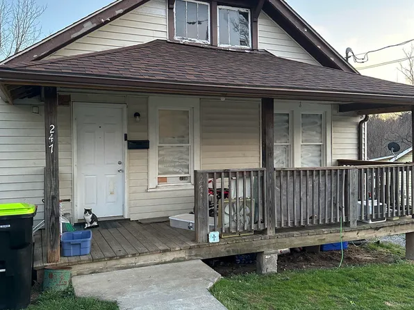 247 11th St NW, Pulaski, VA 24301