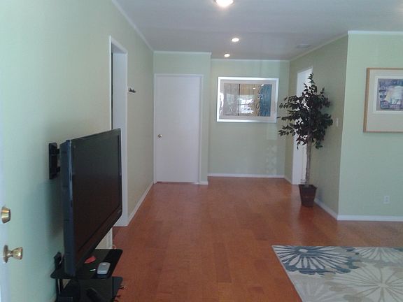 4th image of 6319 Longridge Ave