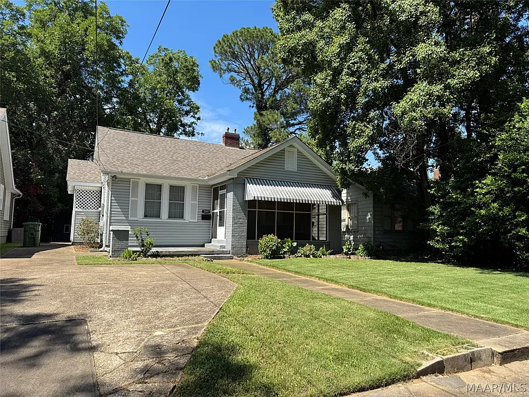 2243 Winona Ave — Photo 13