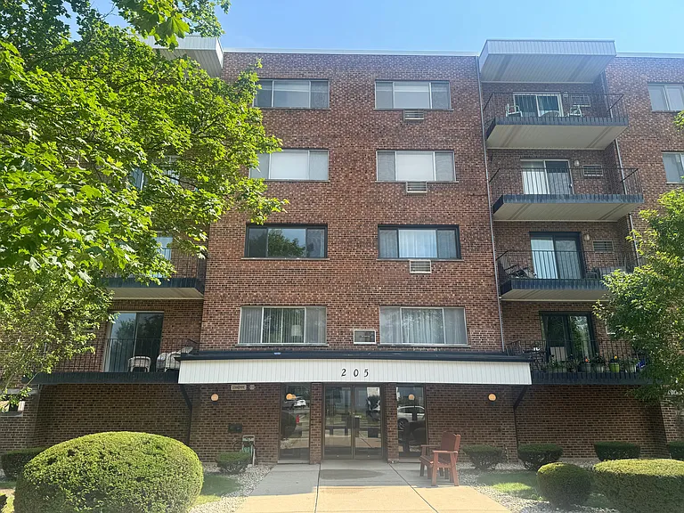 205 W Miner St #409 — Photo 9