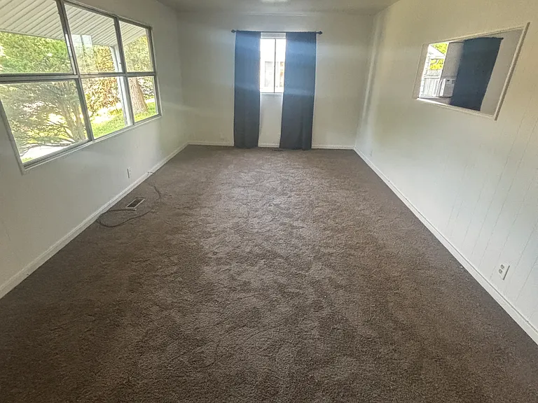 4052 Hill Ave — Photo 5