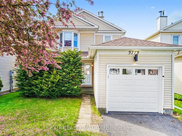 3773 Autumnwood St, Ottawa, ON K1T 2G7