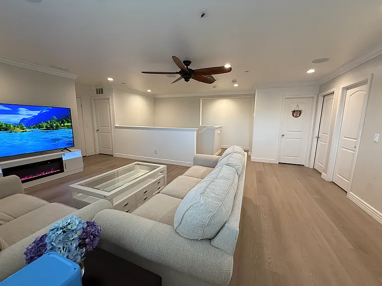 Cascade Dr — Photo 20