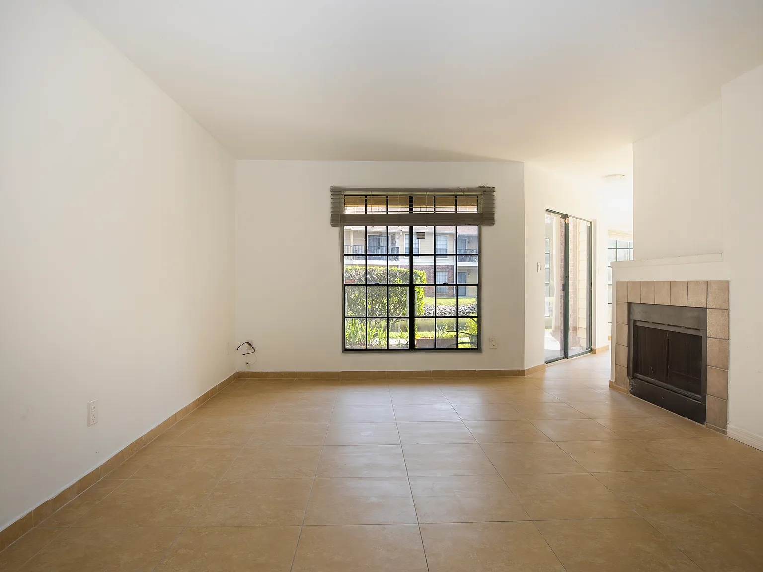 2 bed, 1027 sqft, $1,800 — Photo 3