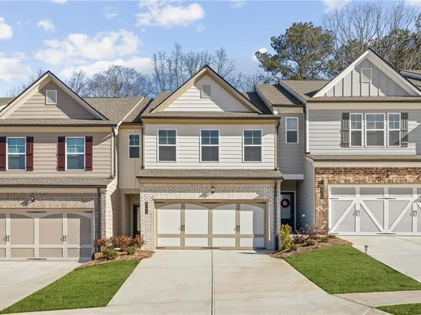 5621 Overview Dr, Flowery Branch, GA 30542