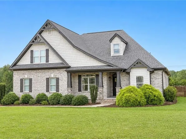 104 Tyler Ct, Advance, NC 27006