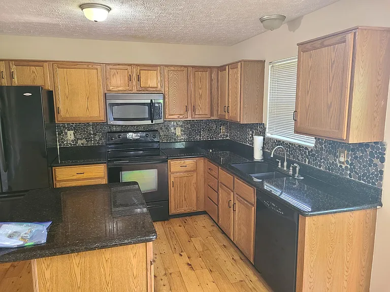 3542 Patcon Way — Photo 5