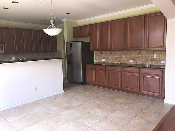 3rd image of 5802 Pinebrook Dr