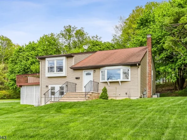 3 Adams Dr, Ogdensburg Boro, NJ 07439