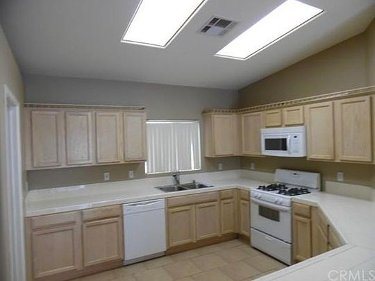 3rd image of 12638 Sumac Dr