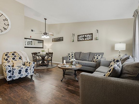 5th image of 2743 Colonial Dr APT 205
