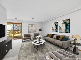 6242 Magda Dr UNIT B, Osseo, MN 55369