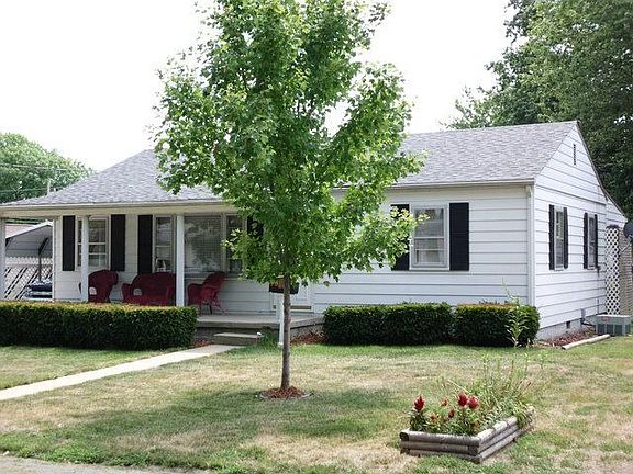 3rd image of 204 W Lakeview Dr