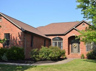 409 N Oak St, Ina, IL 62846