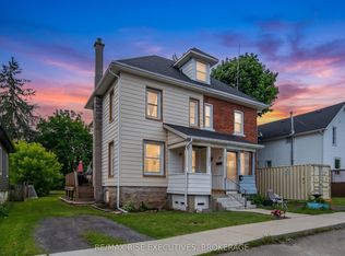 282 Sydenham St, Gananoque, ON K7G 1C3