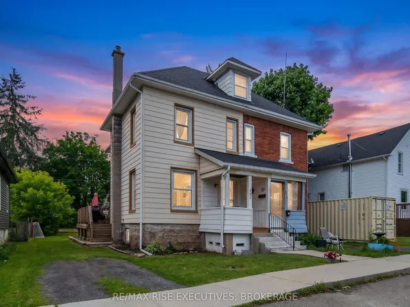 282 Sydenham St, Gananoque, ON K7G 1C3