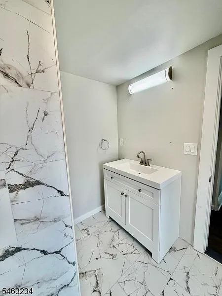 3 bed, 1.5 bath, $2,800 — Photo 2