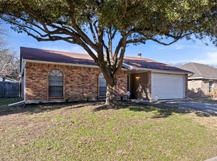 618 Live Oak Dr, Mansfield, TX 76063