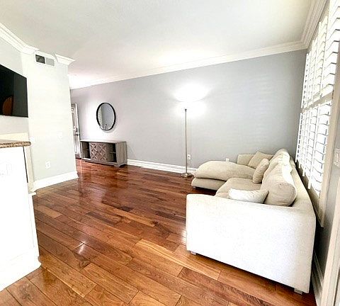 5th image of 27 Chaumont Cir