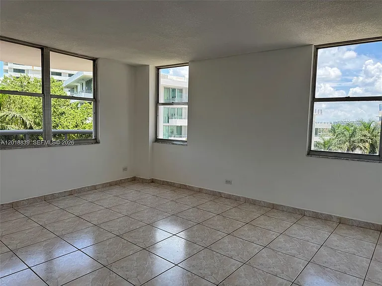 6039 Collins Ave #537 — Photo 14