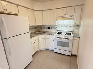 916 S 11th St APT 2R, Philadelphia, PA 19147