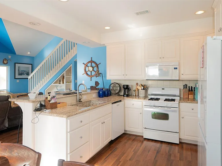 16619 Bayfront Dr — Photo 18