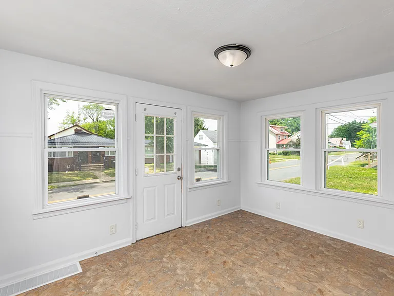 1101 15th St NE — Photo 14