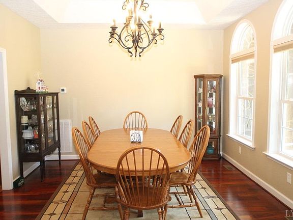 3rd image of 320 Island Pointe Dr
