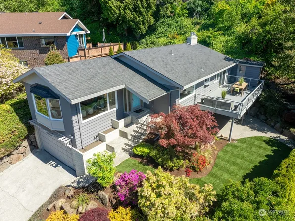 8746 Fauntlee Crest SW, Seattle, WA 98136