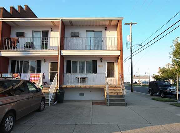 Close to the seawall and has water and lighthouse views!